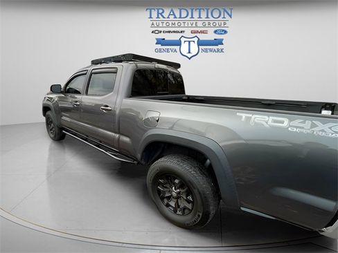 Used 2017 Toyota Tacoma TRD Sport image 3