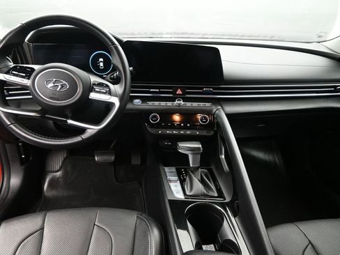 Used 2022 Hyundai Elantra Limited image 10