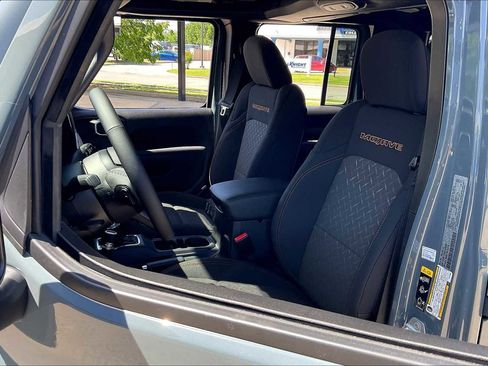 New 2025 Jeep Gladiator Mojave w/ Safety Group image 9