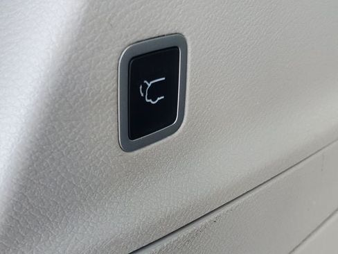 Used 2024 Chrysler Pacifica Limited FWD image 31