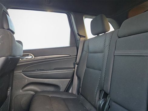 Used 2021 Jeep Grand Cherokee Laredo image 24