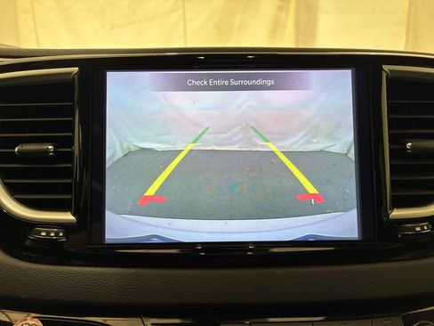Used 2024 Chrysler Pacifica Touring-L FWD image 29