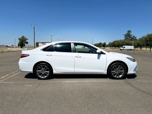 Used 2017 Toyota Camry SE FWD image 4