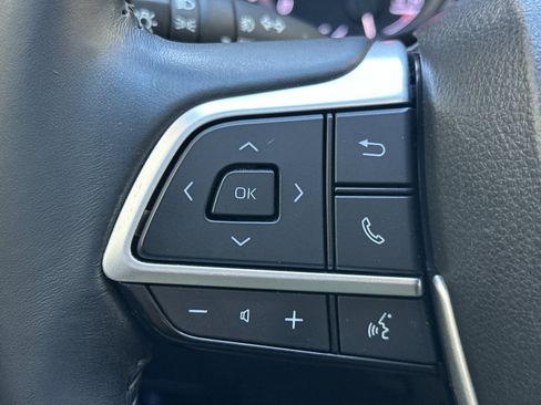 Used 2023 Toyota Highlander XSE image 28