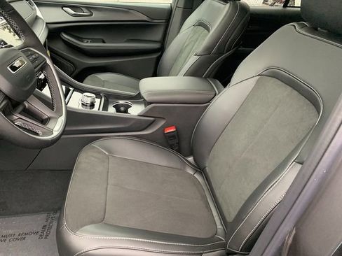 New 2025 Jeep Grand Cherokee Altitude AWD/4WD image 12