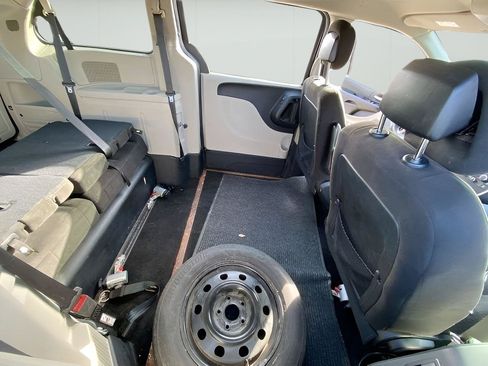 Used 2016 Dodge Grand Caravan SXT FWD image 15