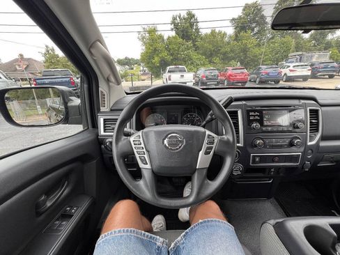 Used 2017 Nissan Titan S AWD/4WD image 20