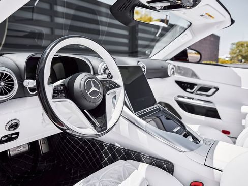 Used 2026 Mercedes-Benz Maybach SL 680 image 2