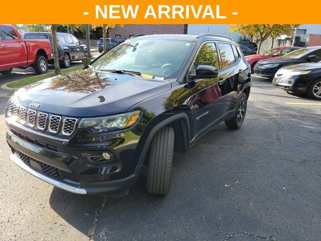 Used 2024 Jeep Compass Limited AWD/4WD image 7