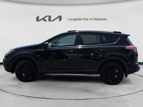 Used 2017 Toyota RAV4 LE w/ All Weather Liner Package AWD/4WD image 10