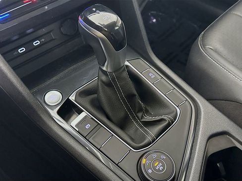 Certified 2023 Volkswagen Tiguan SE w/ Panoramic Sunroof Package image 17