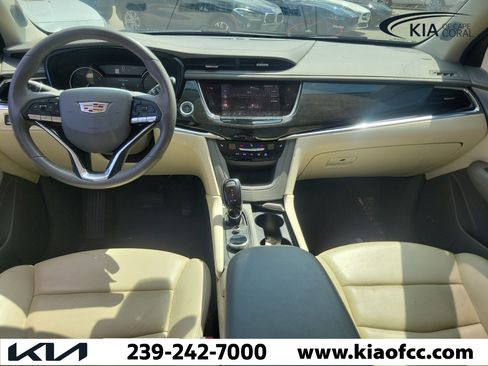 Used 2021 Cadillac XT6 Premium Luxury image 12