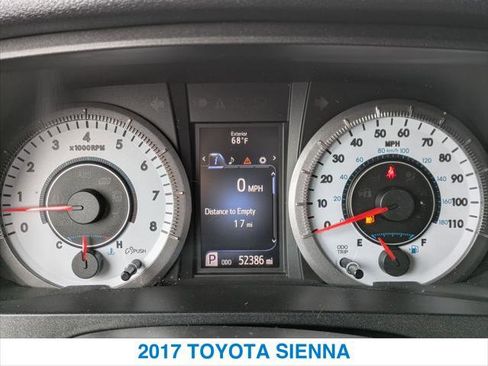Used 2017 Toyota Sienna SE FWD image 16