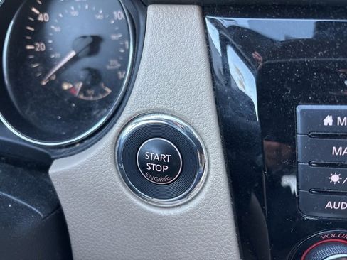 Used 2020 Nissan Rogue SV w/ Premium Package image 13