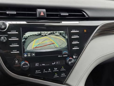 Used 2020 Toyota Camry XLE image 20