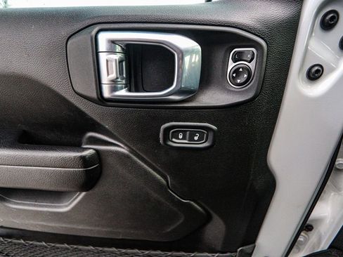 Used 2024 Jeep Wrangler Unlimited Rubicon image 44