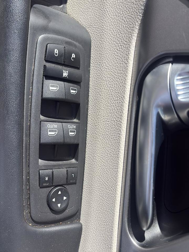 Used 2022 Chrysler Pacifica Touring-L FWD image 14