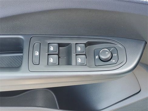 New 2025 Volkswagen Taos SEL image 21