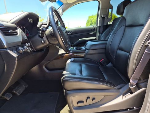 Used 2017 Chevrolet Suburban LT w/ Luxury Package AWD/4WD image 13