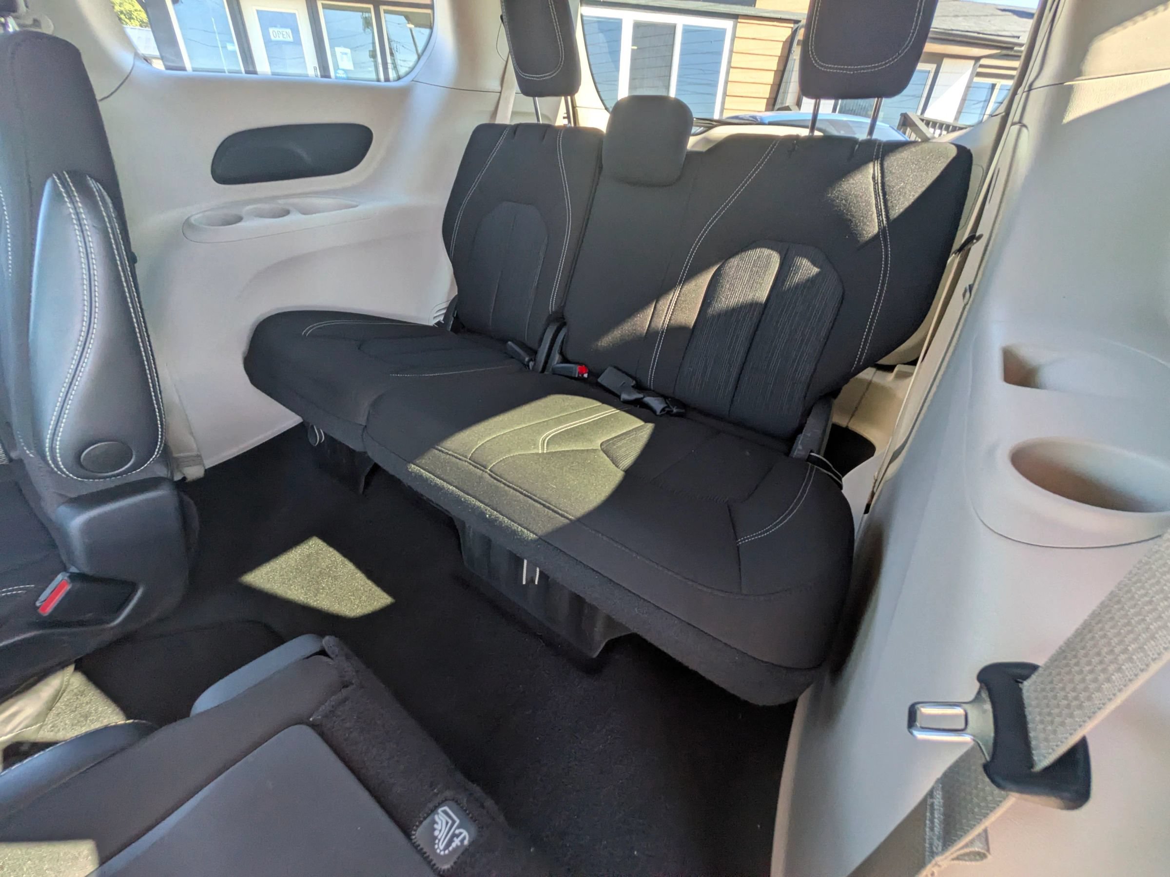 Used 2022 Chrysler Voyager LX FWD image 37