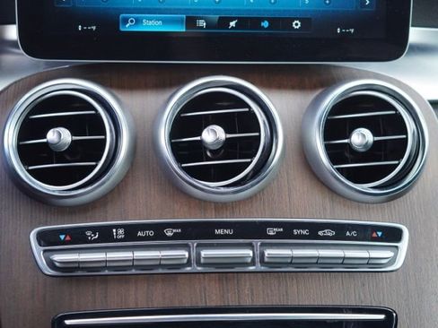Used 2020 Mercedes-Benz GLC 300 image 25