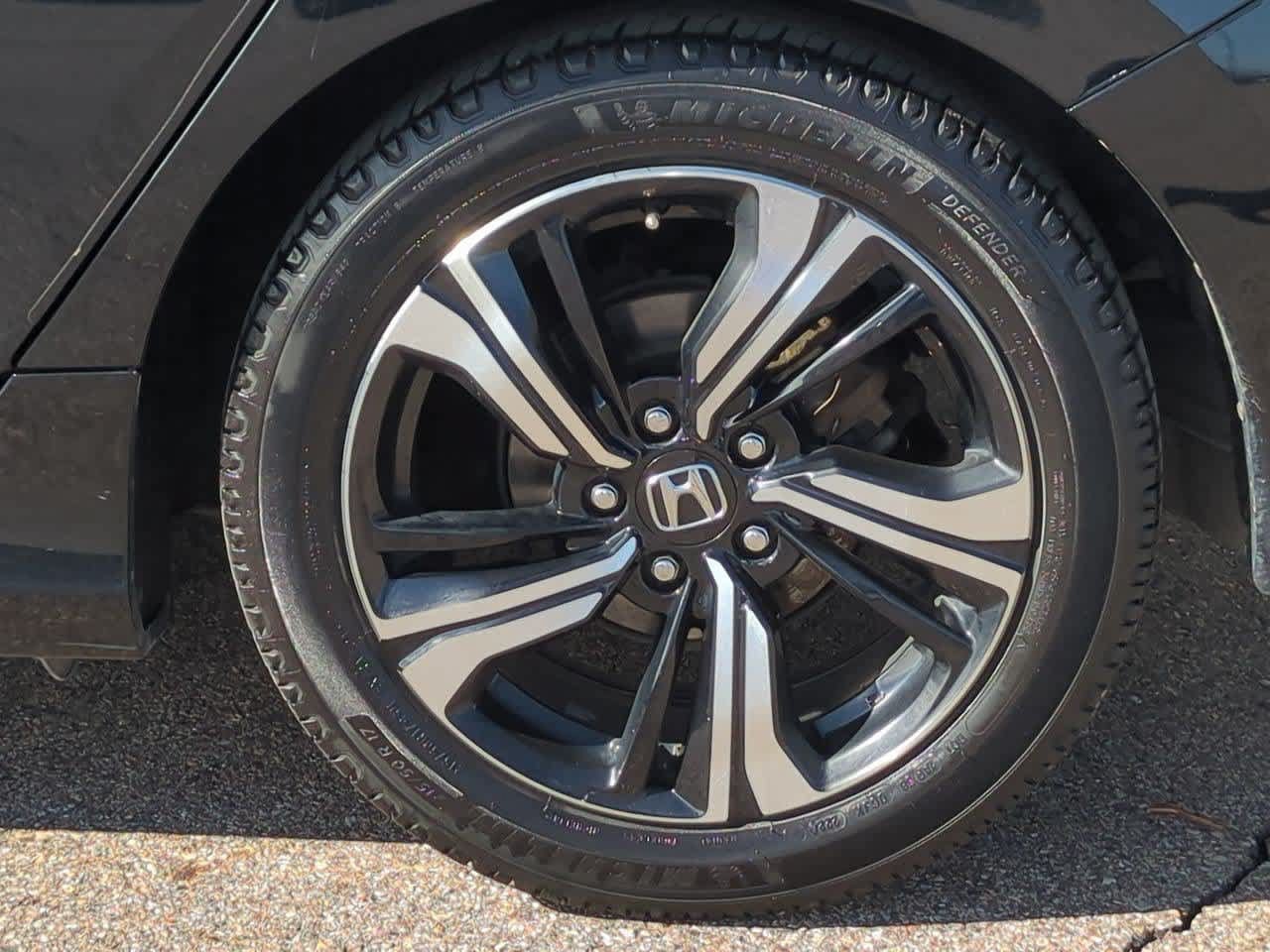 Used 2017 Honda Civic Touring image 13