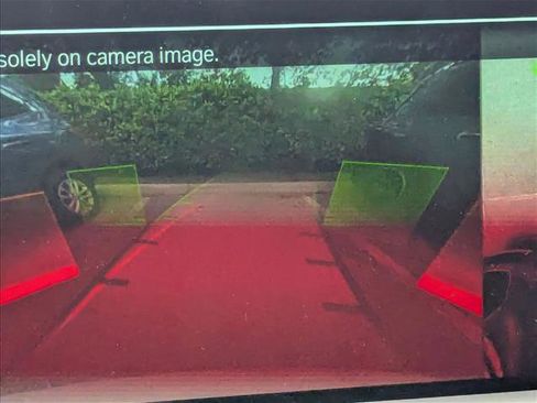 Used 2022 BMW X7 xDrive40i w/ Premium Package image 9