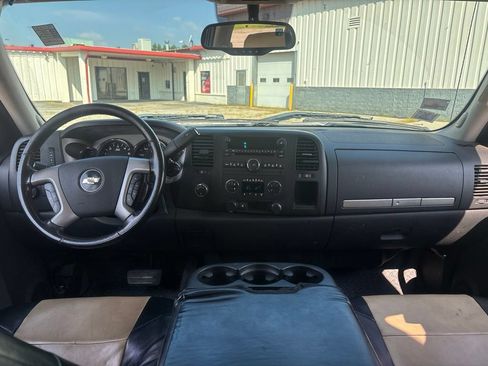 Used 2007 Chevrolet Silverado 1500 LT w/ 1LT Convenience Package AWD/4WD image 9