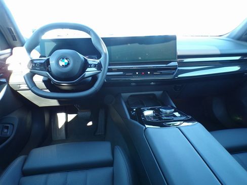 Certified 2025 BMW 530i xDrive w/ Premium Package image 12