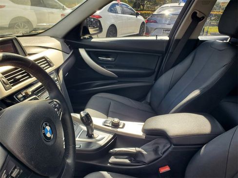 Used 2018 BMW 320i Sedan image 15