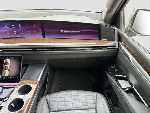 Certified 2025 Cadillac Escalade ESV Sport Platinum AWD/4WD image 18