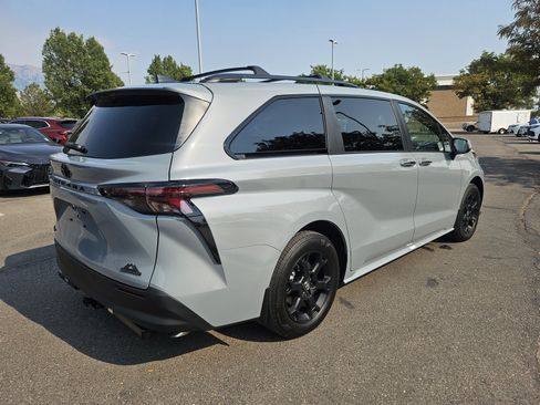 Used 2026 Toyota Sienna XLE Woodland Edition AWD/4WD image 5