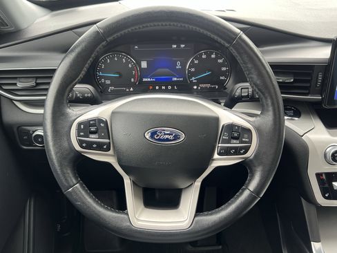 Used 2022 Ford Explorer XLT w/ Equipment Group 202A image 32