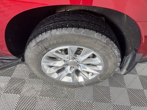 Used 2024 Chevrolet Suburban Premier image 10