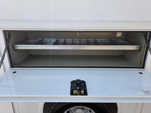 Used 2011 Ford E-350 and Econoline 350 Super Duty w/ PWR Locks & Windows Group image 27