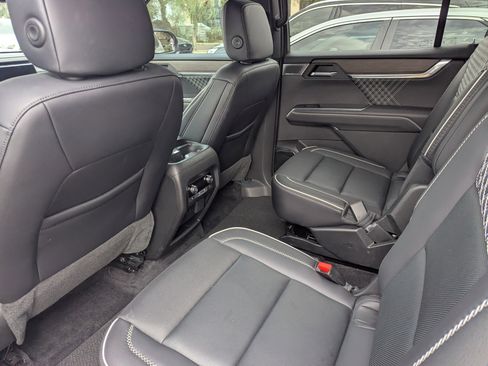 Used 2025 GMC Acadia Denali w/ Super Cruise Package image 13