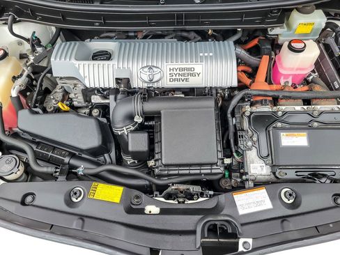 Used 2015 Toyota Prius Four image 15