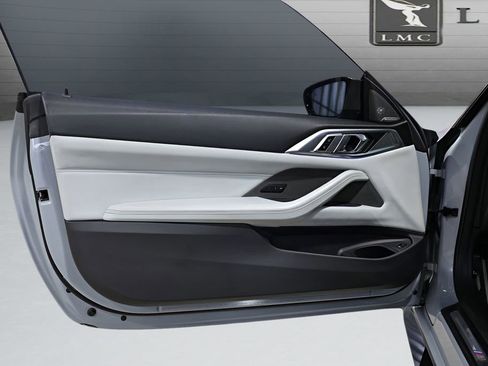 Used 2021 BMW M4 Competition w/ M Carbon Exterior Package image 31