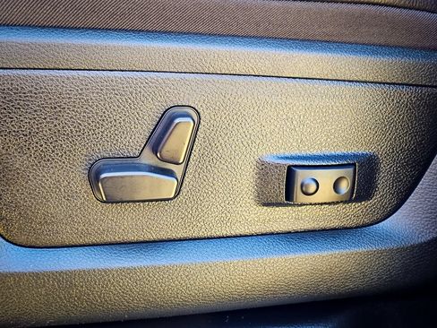 Used 2025 RAM 2500 Laramie AWD/4WD image 21