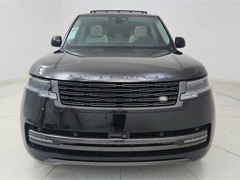 Used 2024 Land Rover Range Rover Long Wheelbase SE image 2