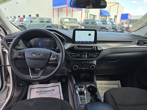 Used 2025 Ford Escape Active AWD/4WD image 17