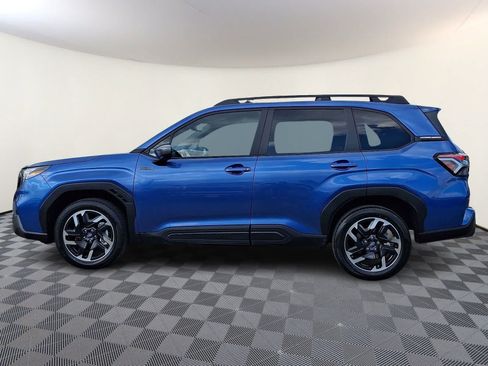 Used 2025 Subaru Forester Premium AWD/4WD image 8