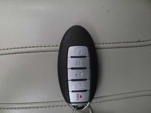 Used 2018 Nissan Rogue Sport SV image 32