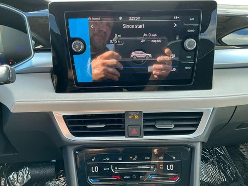 New 2025 Volkswagen Taos SE image 25