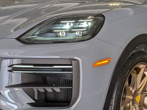 Certified 2025 Porsche Cayenne Turbo GT AWD/4WD image 13