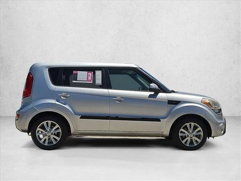 Used 2013 Kia Soul + FWD image 4