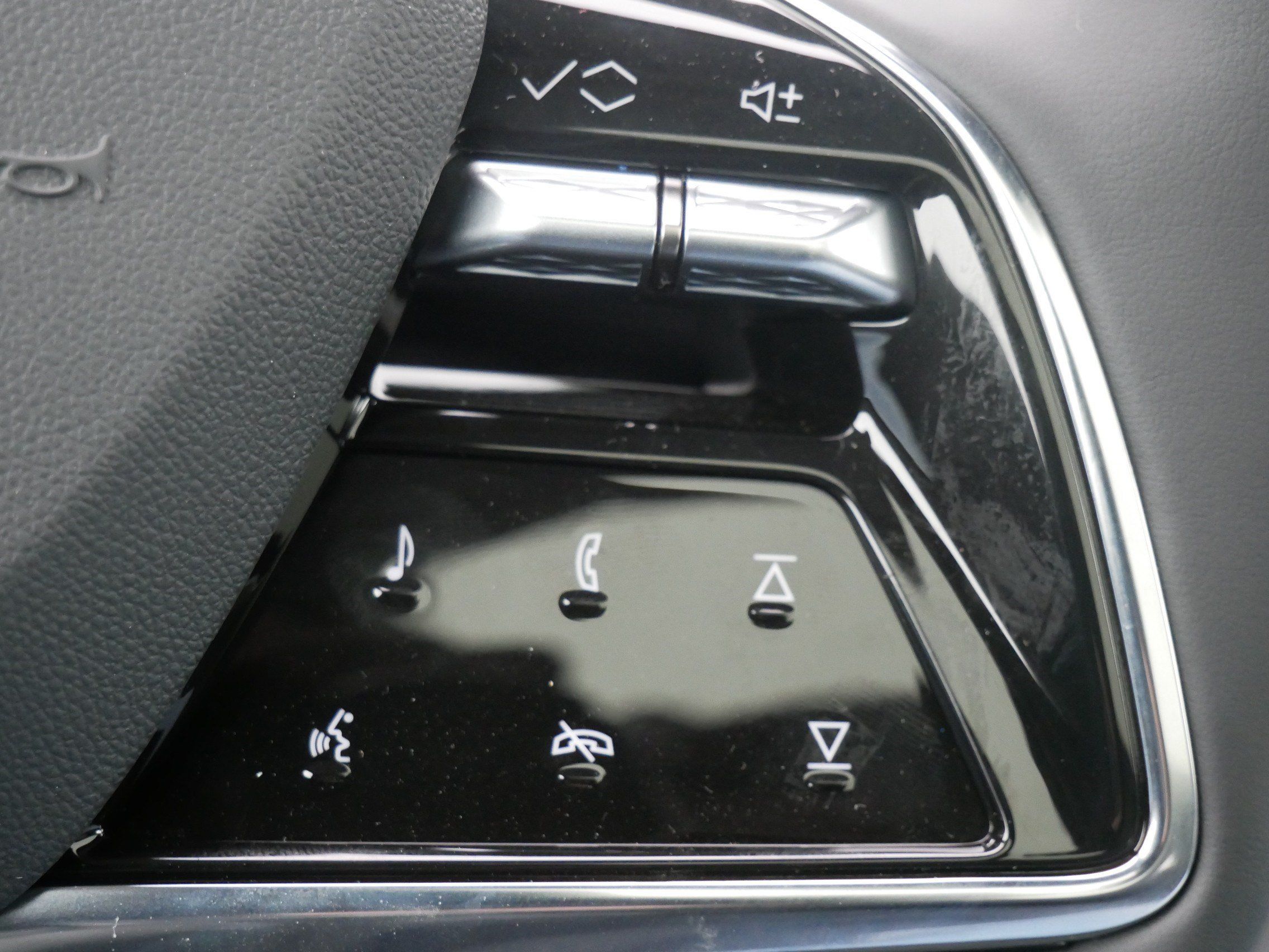 Used 2026 Cadillac Optiq Sport 1 w/ LPO, Floor Liner Package AWD/4WD image 26