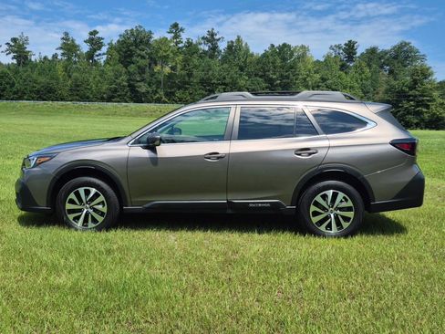 Used 2022 Subaru Outback Premium image 4
