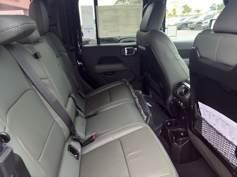 New 2026 Jeep Gladiator Mojave image 24