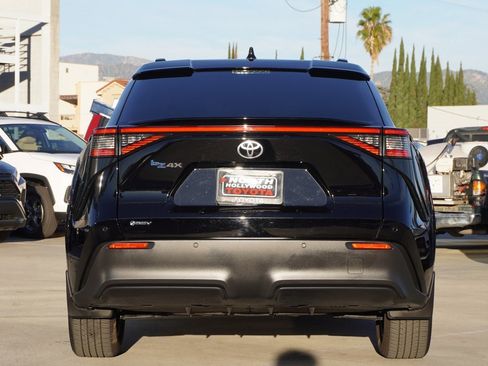 Certified 2025 Toyota bZ4X FWD image 6